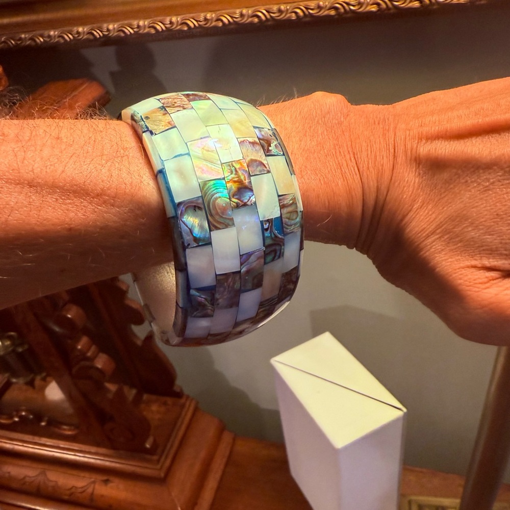 Vintage Mother of Pearl White/Black 1” Wide Mosaic Bangle Bracelet - Picture 2 of 8